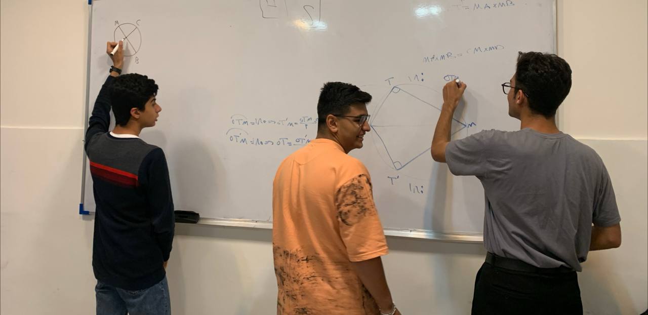 جلسات رفع اشکال گروهی و اردوی مطالعاتی دانش اموزان پایه یازدهم